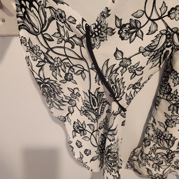 WHBM Flounce-sleeve Blouse, Size 6, EUC - Picture 6 of 8